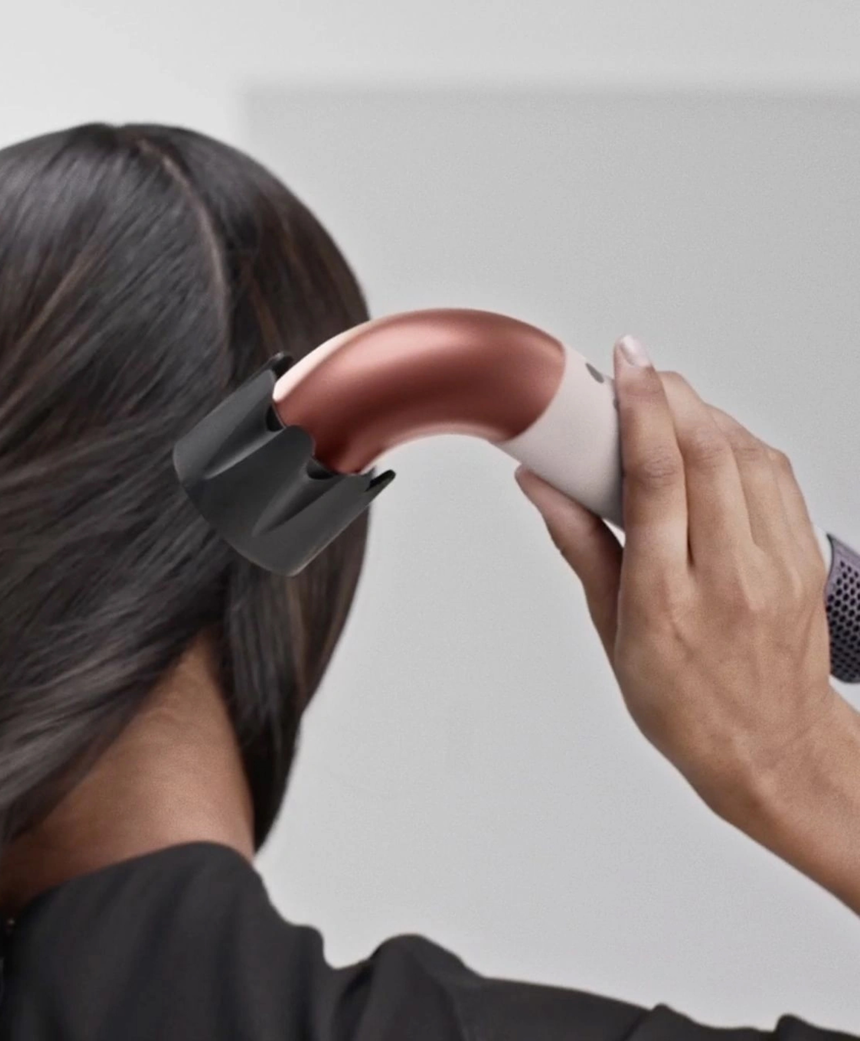 На фото изображено Фен Dyson HD17 Supersonic R Pro, Ceramic Pink