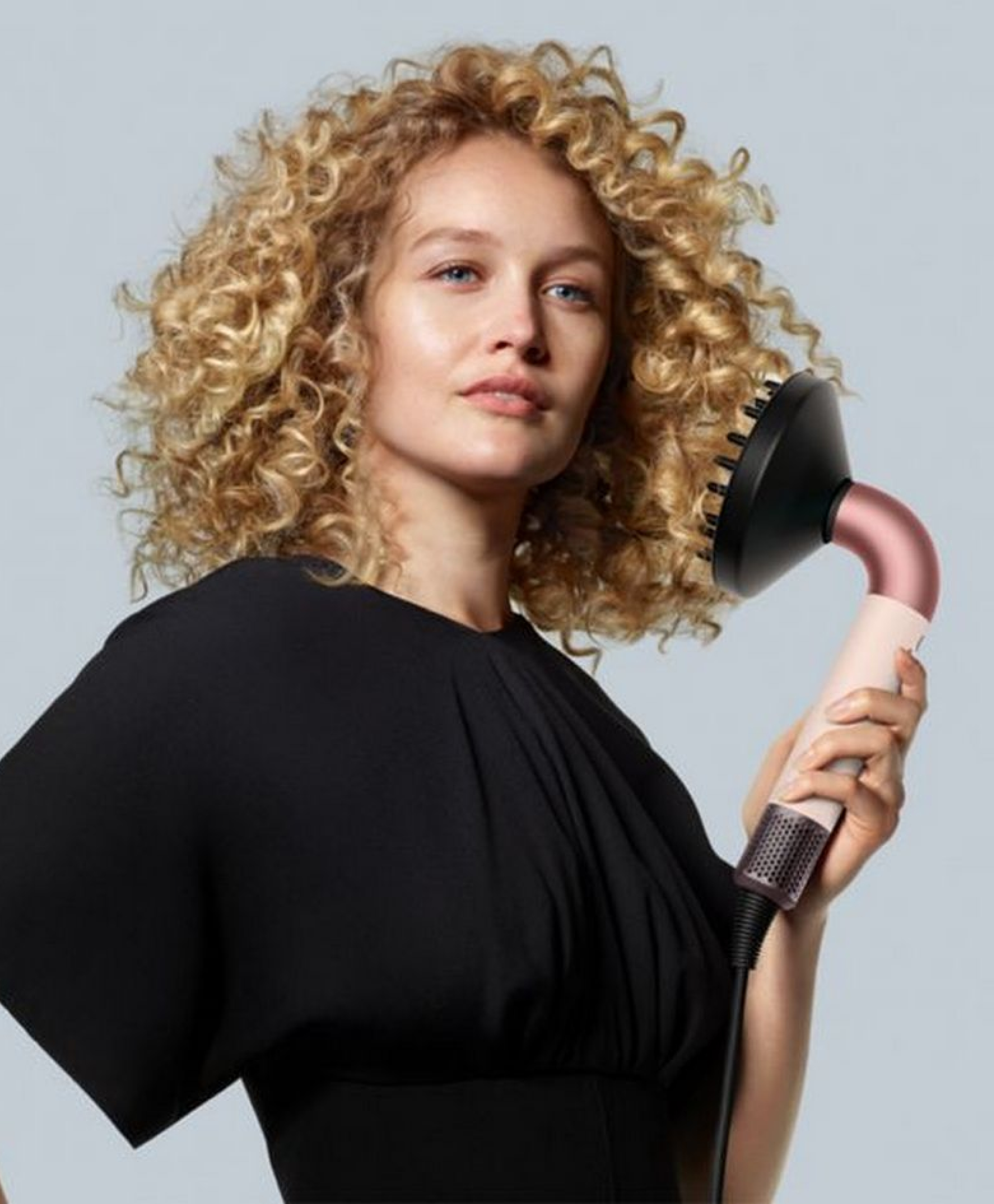 На фото изображено Фен Dyson HD17 Supersonic R Pro, Ceramic Pink