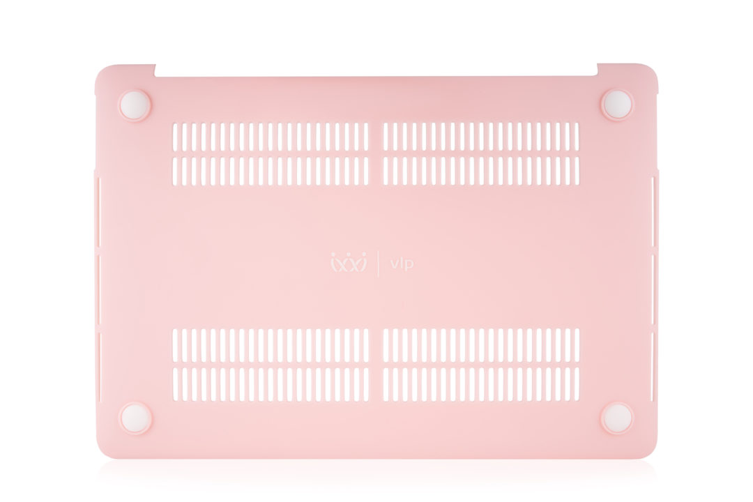 На фото изображено Чехол защитный VLP Plastic Case для MacBook Pro 13" 2020, светло-розовый