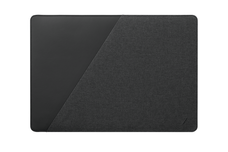 На фото изображено Защитный чехол Native Union Slim Sleeve для Macbook 13", серый