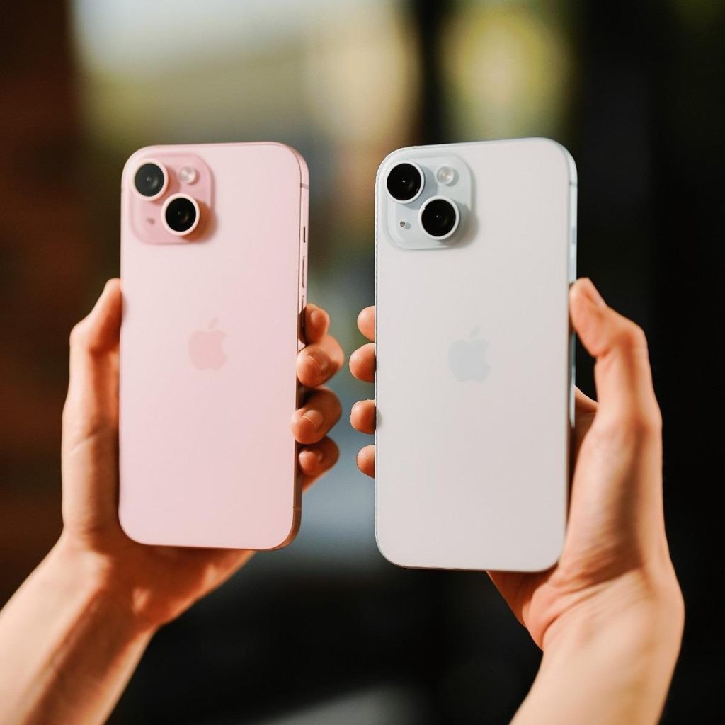 iPhone 15 в розовом и голубом цветах – матовый корпус iPhone 15 в розовом и голубом цветах – матовый корпус